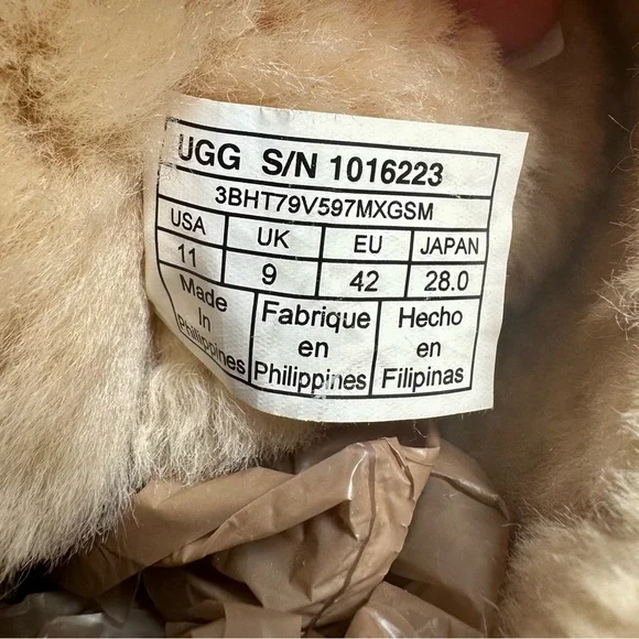 UGG - UGG Classic Shorts II Boots - Great Condition! - Picture 8 of 10